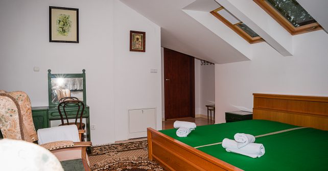 Willa-Alba-Nałęczów-Zielona-Sowa-łóżko