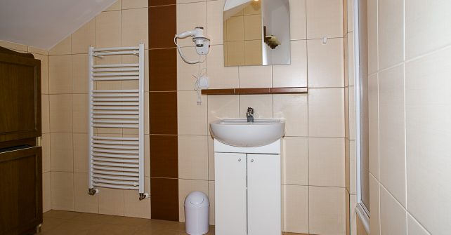 Willa-Alba-Nałęczów-pokój-3-łazienka